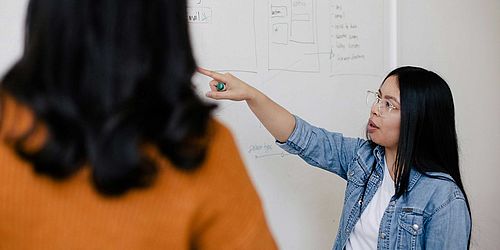 Weiterbildung, 2 Frauen