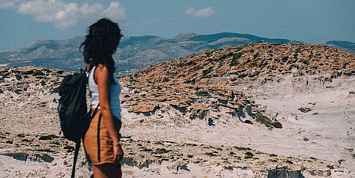 Frau in den Bergen, Symbolbild Zwischenjahr