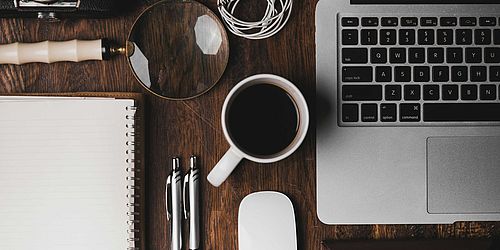Laptop, Kaffee, Lupe